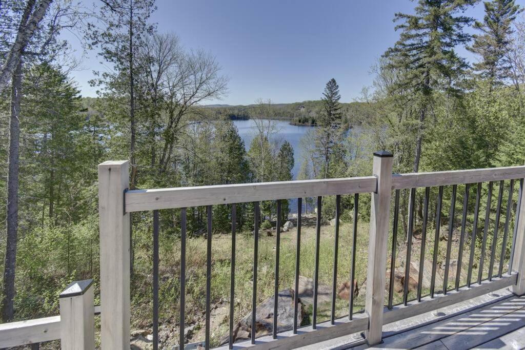 Modern Lakefront Chalet Private Jacuzzi Dock