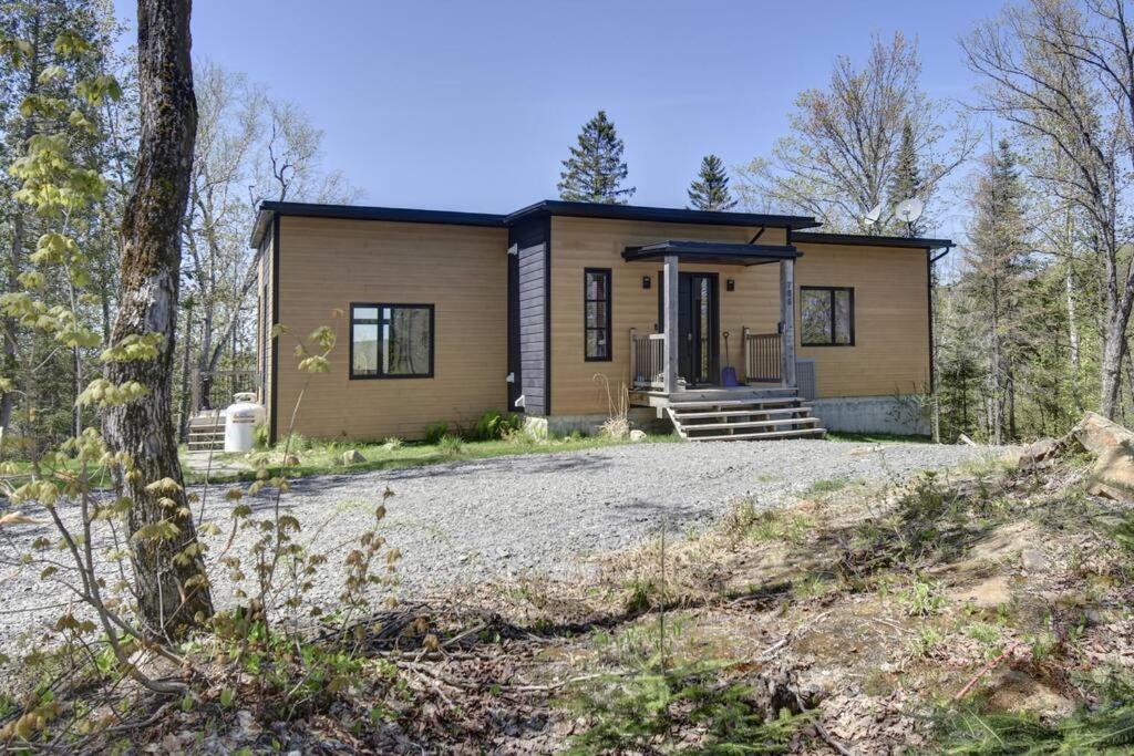 Modern Lakefront Chalet Private Jacuzzi Dock