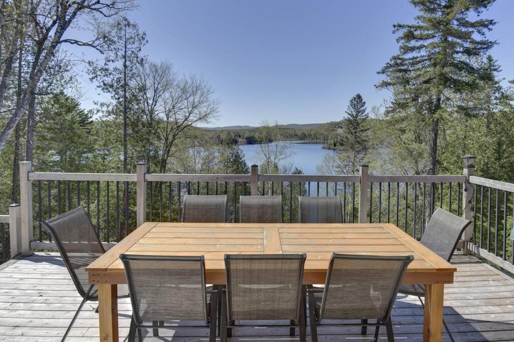 Modern Lakefront Chalet Private Jacuzzi Dock