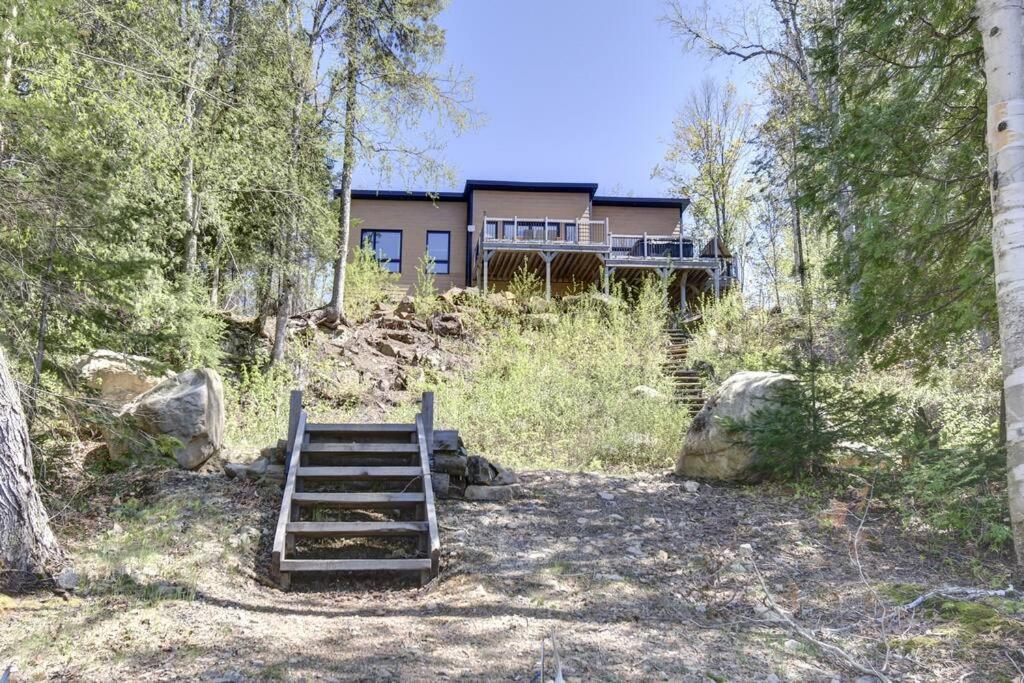 Modern Lakefront Chalet Private Jacuzzi Dock