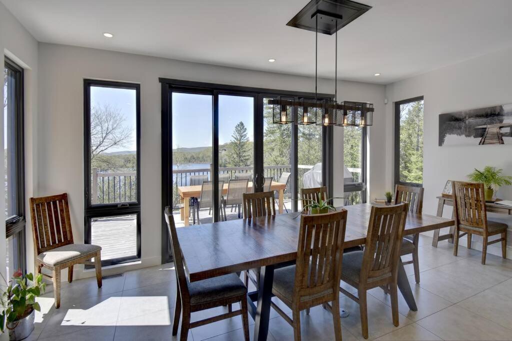 Modern Lakefront Chalet Private Jacuzzi Dock