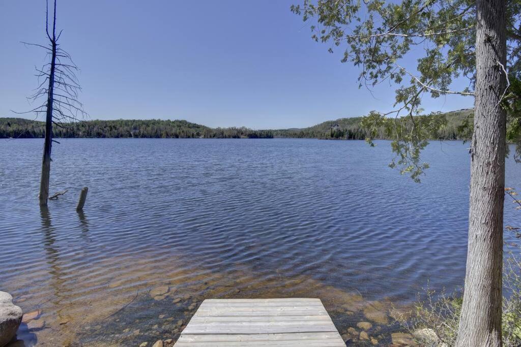 Modern Lakefront Chalet Private Jacuzzi Dock