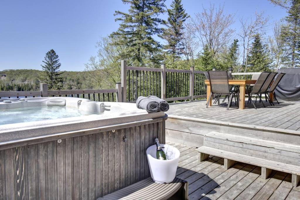 Modern Lakefront Chalet Private Jacuzzi Dock