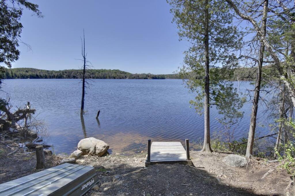 Modern Lakefront Chalet Private Jacuzzi Dock