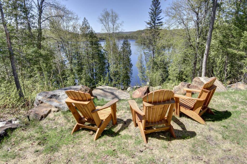 Modern Lakefront Chalet Private Jacuzzi Dock