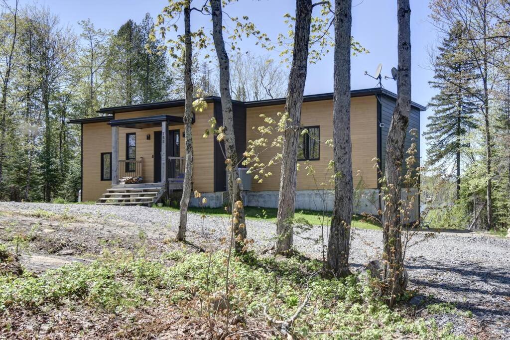 Modern Lakefront Chalet Private Jacuzzi Dock