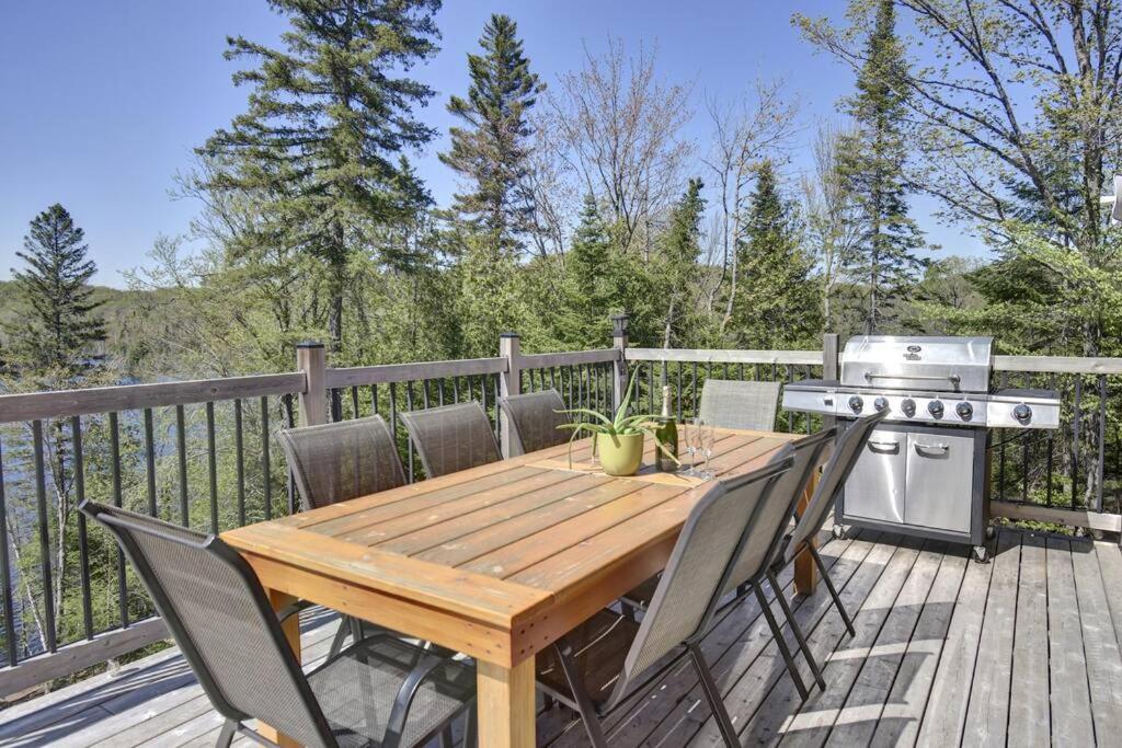 Modern Lakefront Chalet Private Jacuzzi Dock