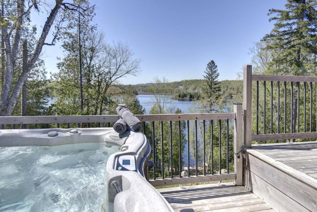 Modern Lakefront Chalet Private Jacuzzi Dock