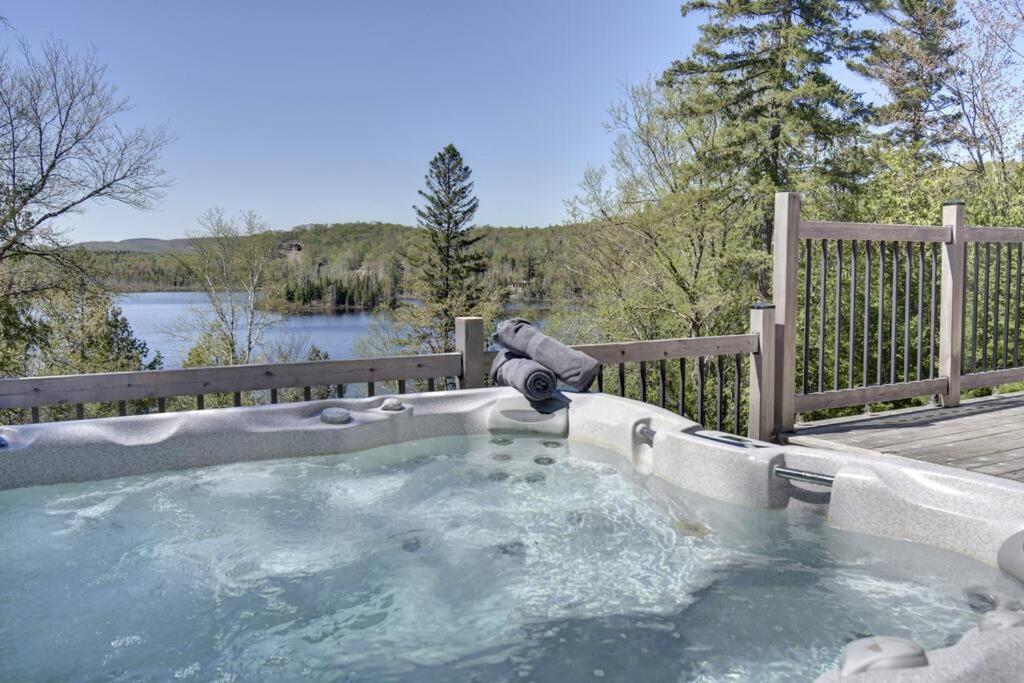 Modern Lakefront Chalet Private Jacuzzi Dock