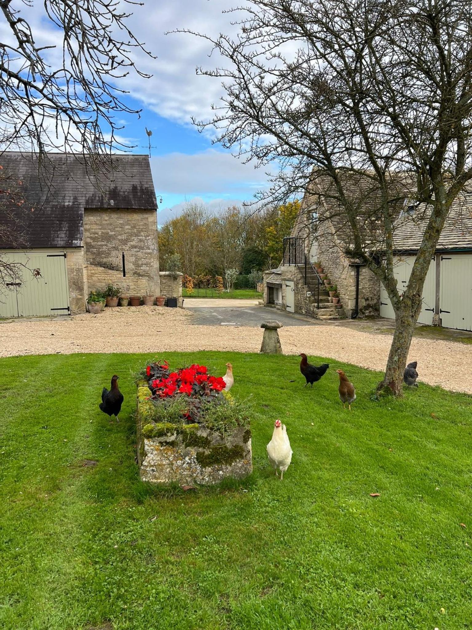 Idyllic secluded hideaway with countryside views on the edge of the Cotswolds view 4