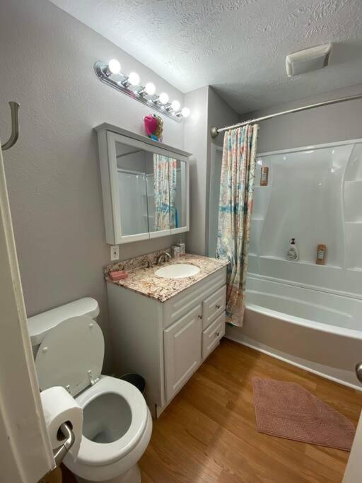 3 Bedroom Home away from home at Crystal Beach! view 5