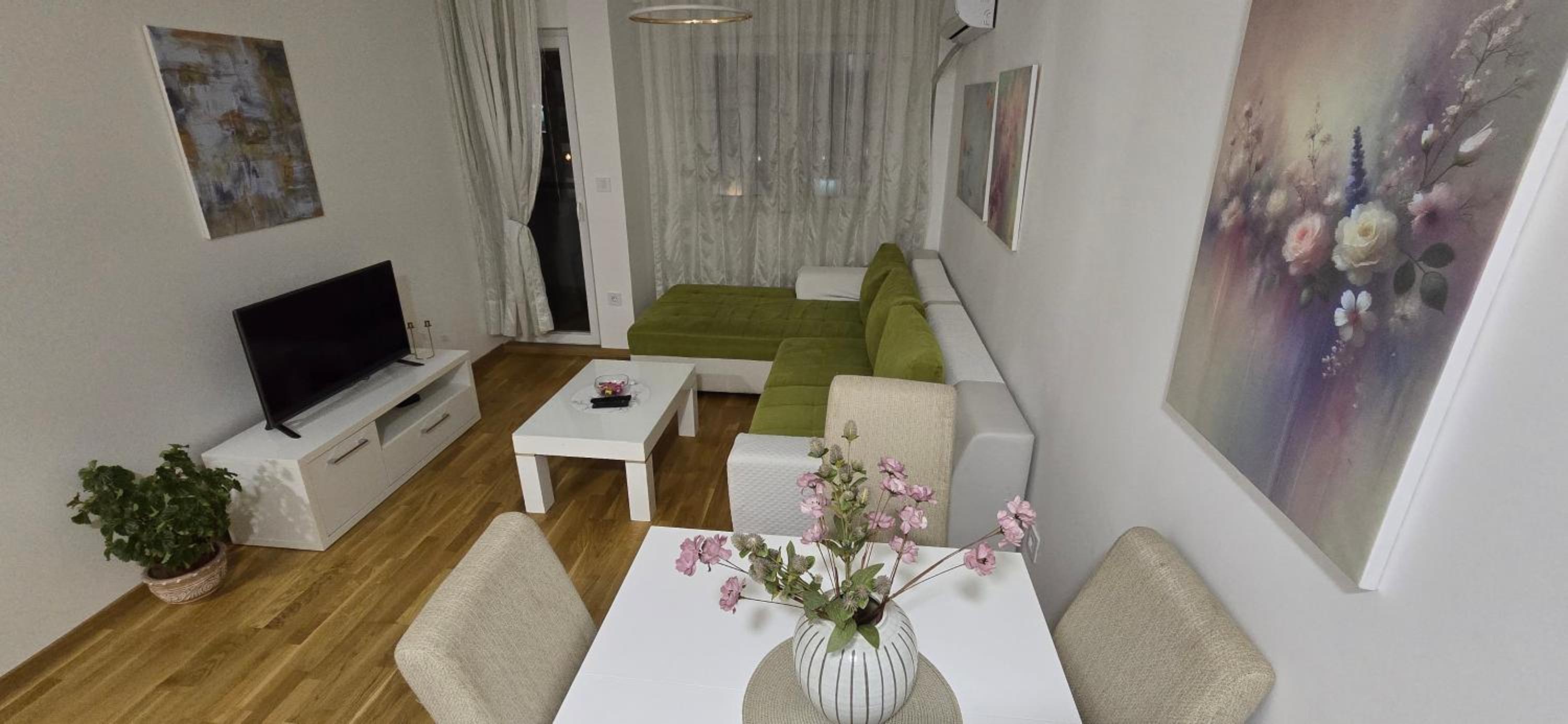 Zoya Apartment