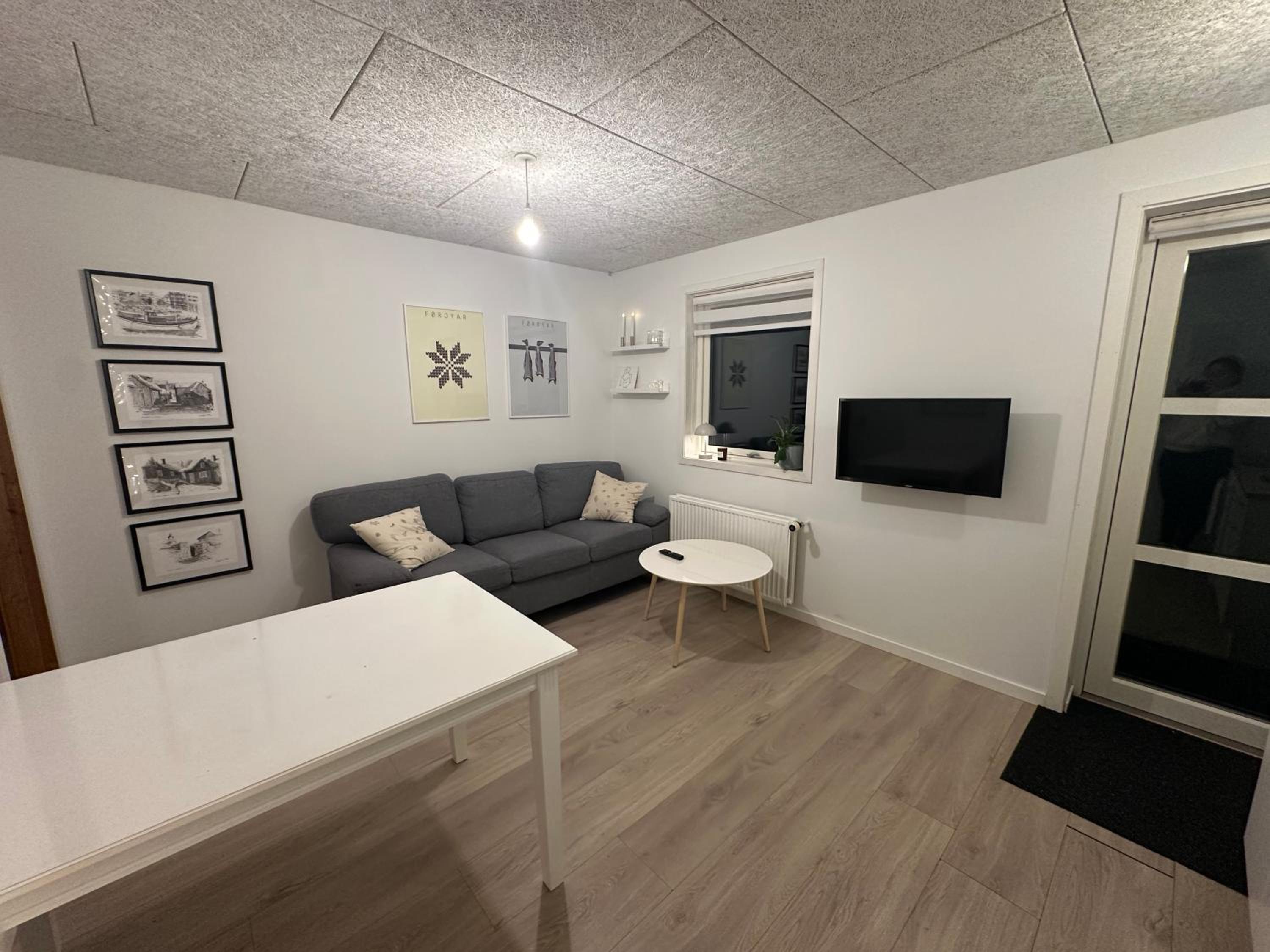 Cozy 2-bedroom apartment close to nature view 4