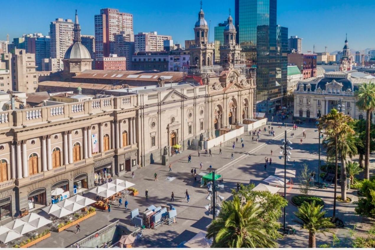 1Centro histórico, salida Metro Santa Lucía Clínica Católica