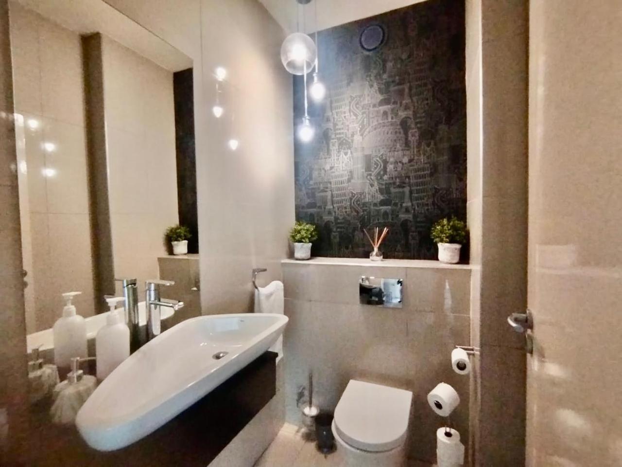 Knightsbridge Luxury Escape view 2