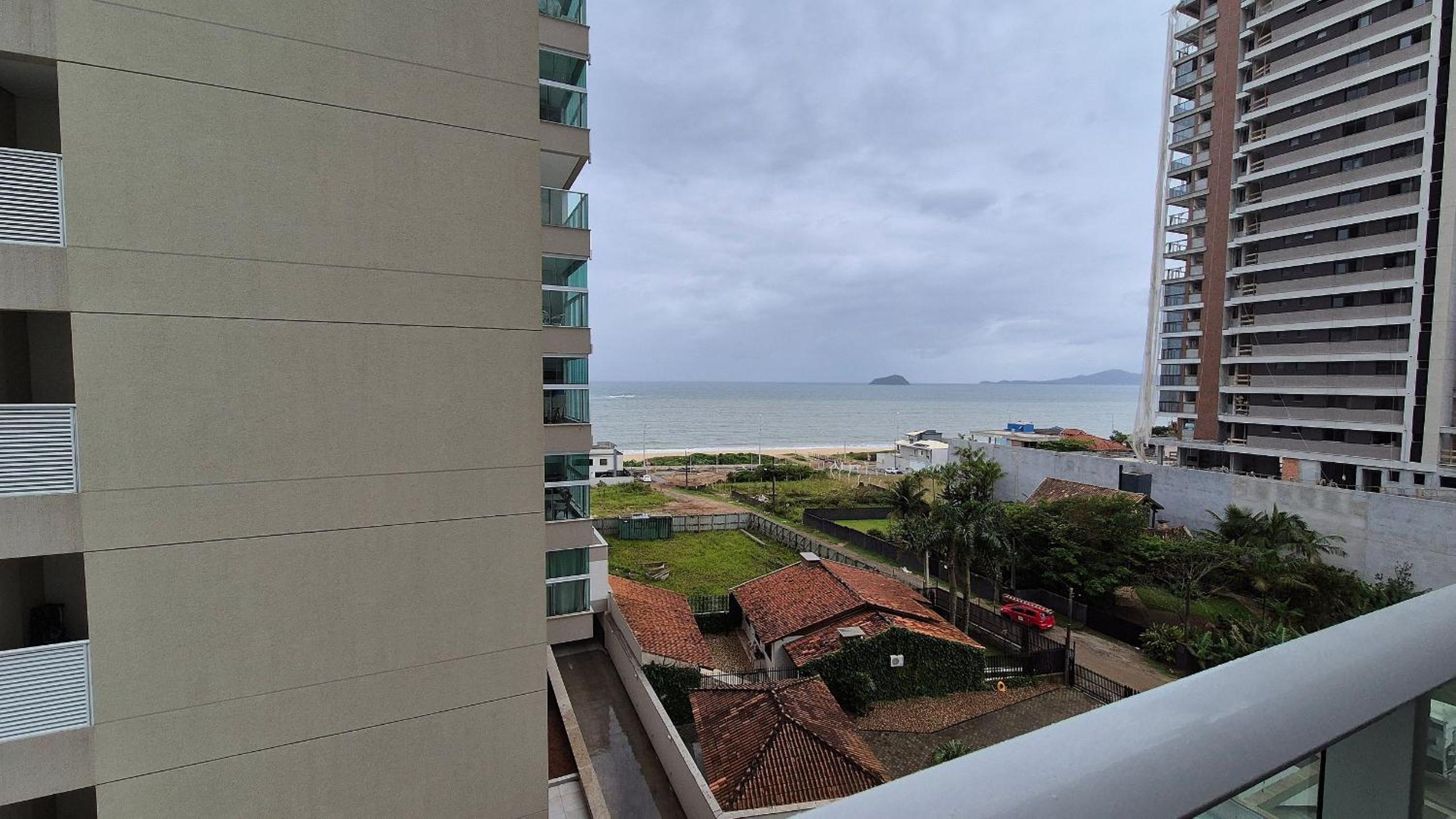 Seafront condominium with pool - SHC
