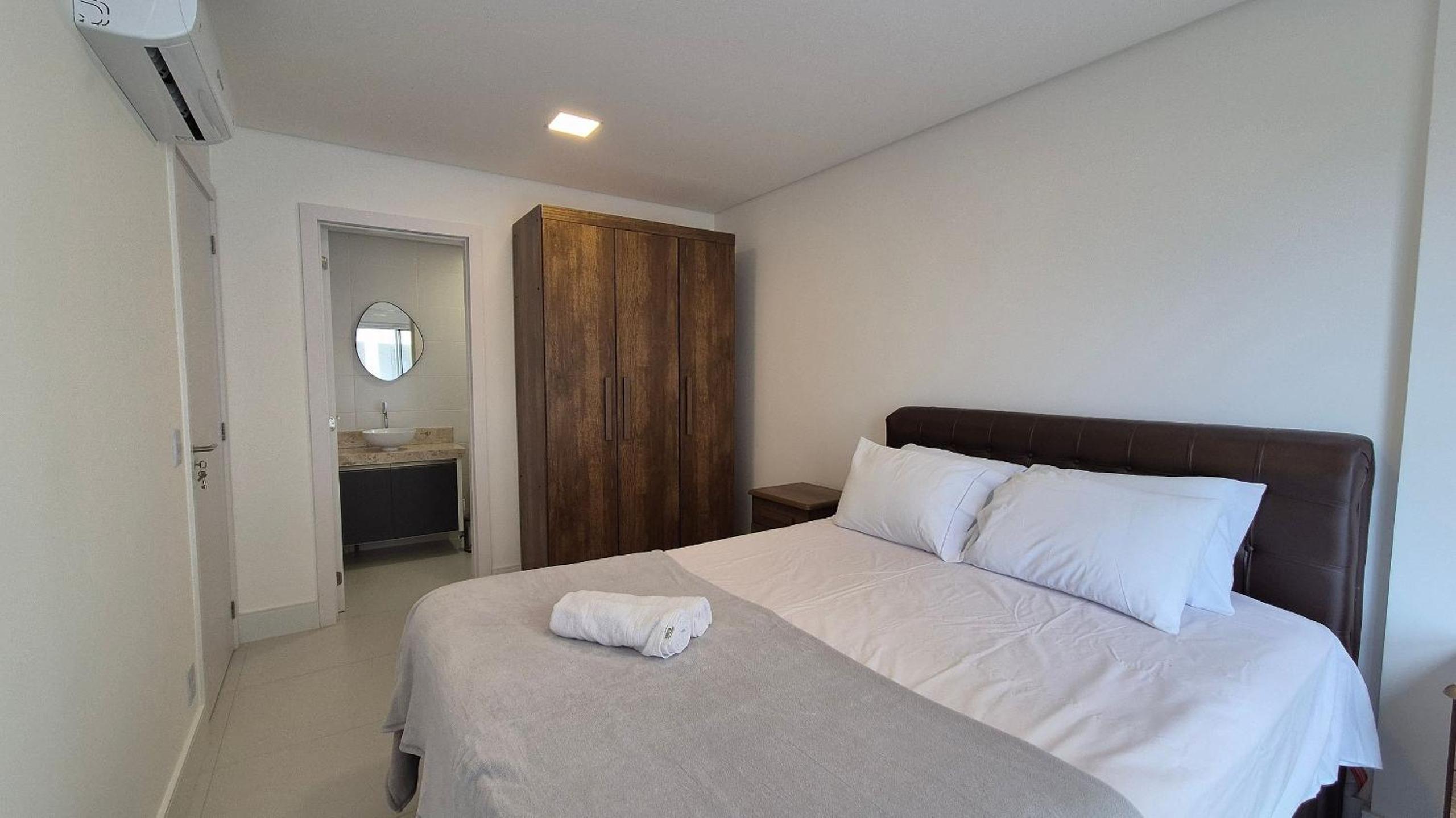 Seafront condominium with pool - SHC