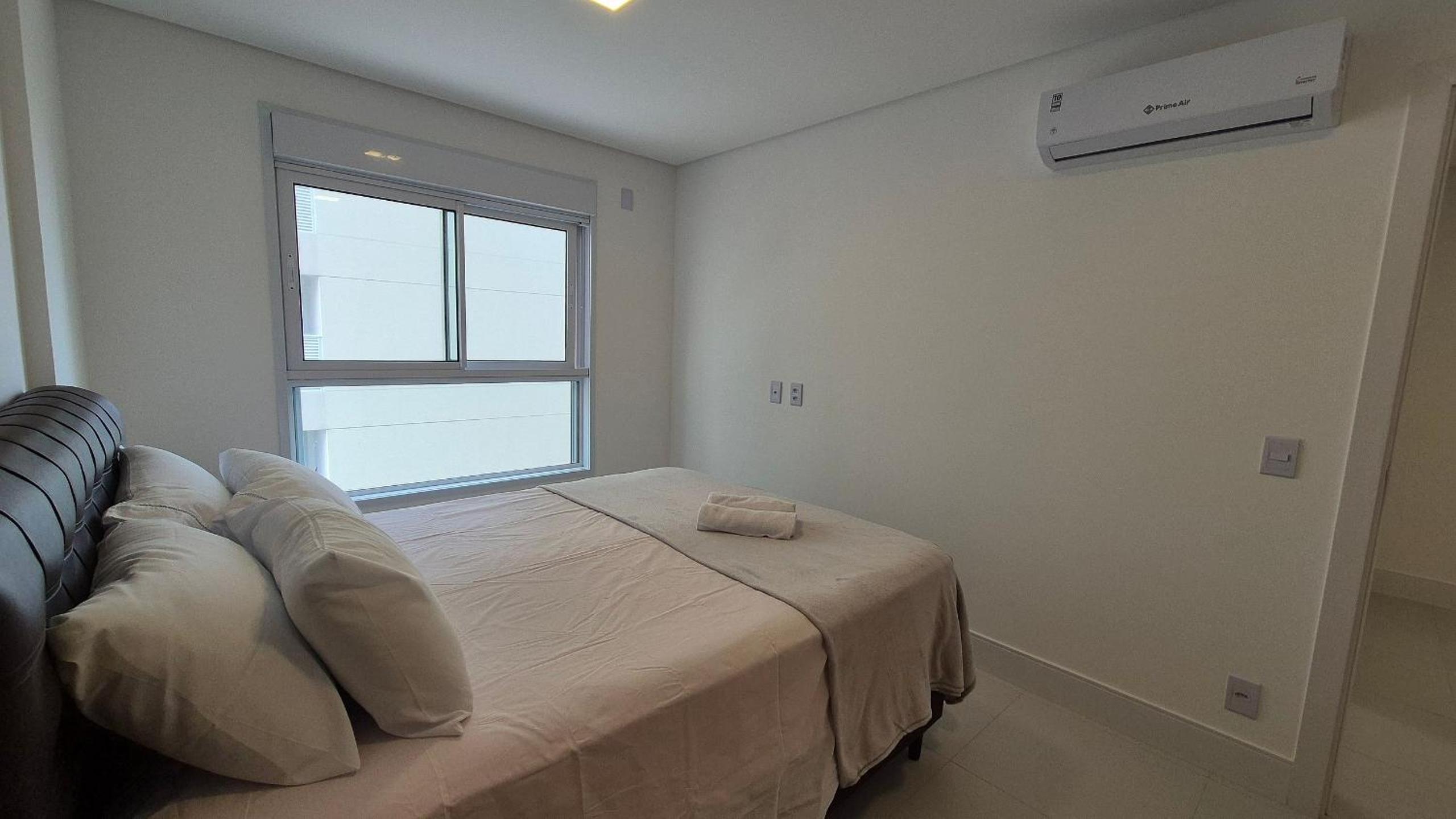 Seafront condominium with pool - SHC