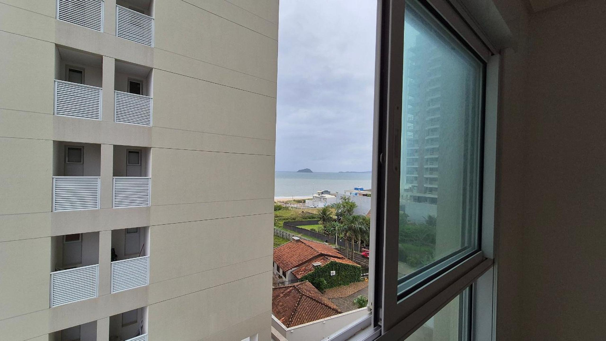 Seafront condominium with pool - SHC