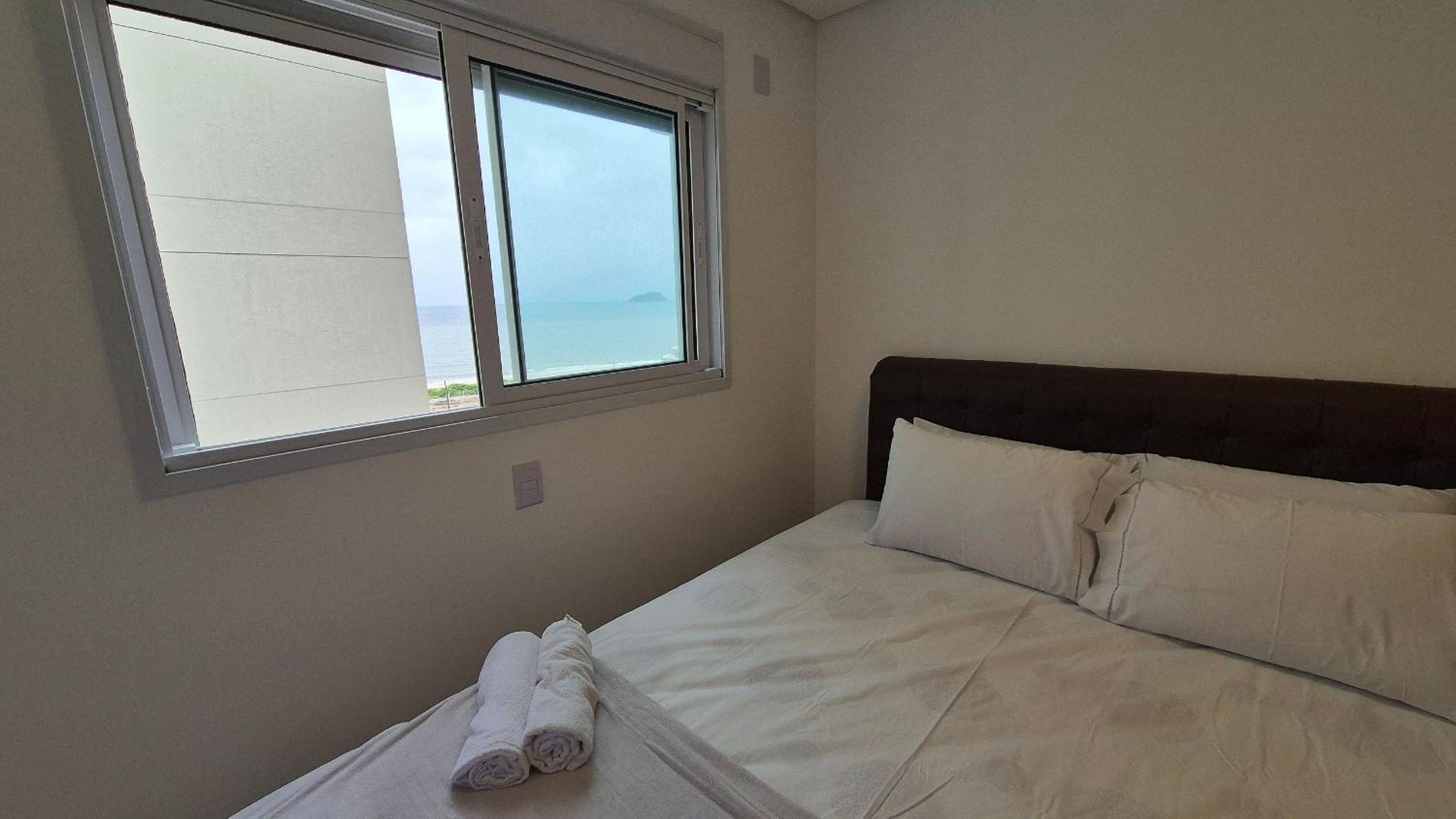 Seafront condominium with pool - SHC