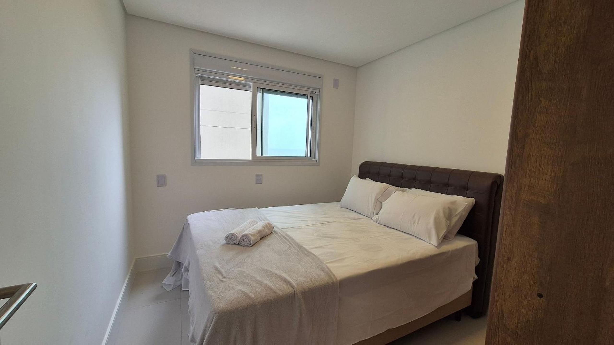Seafront condominium with pool - SHC