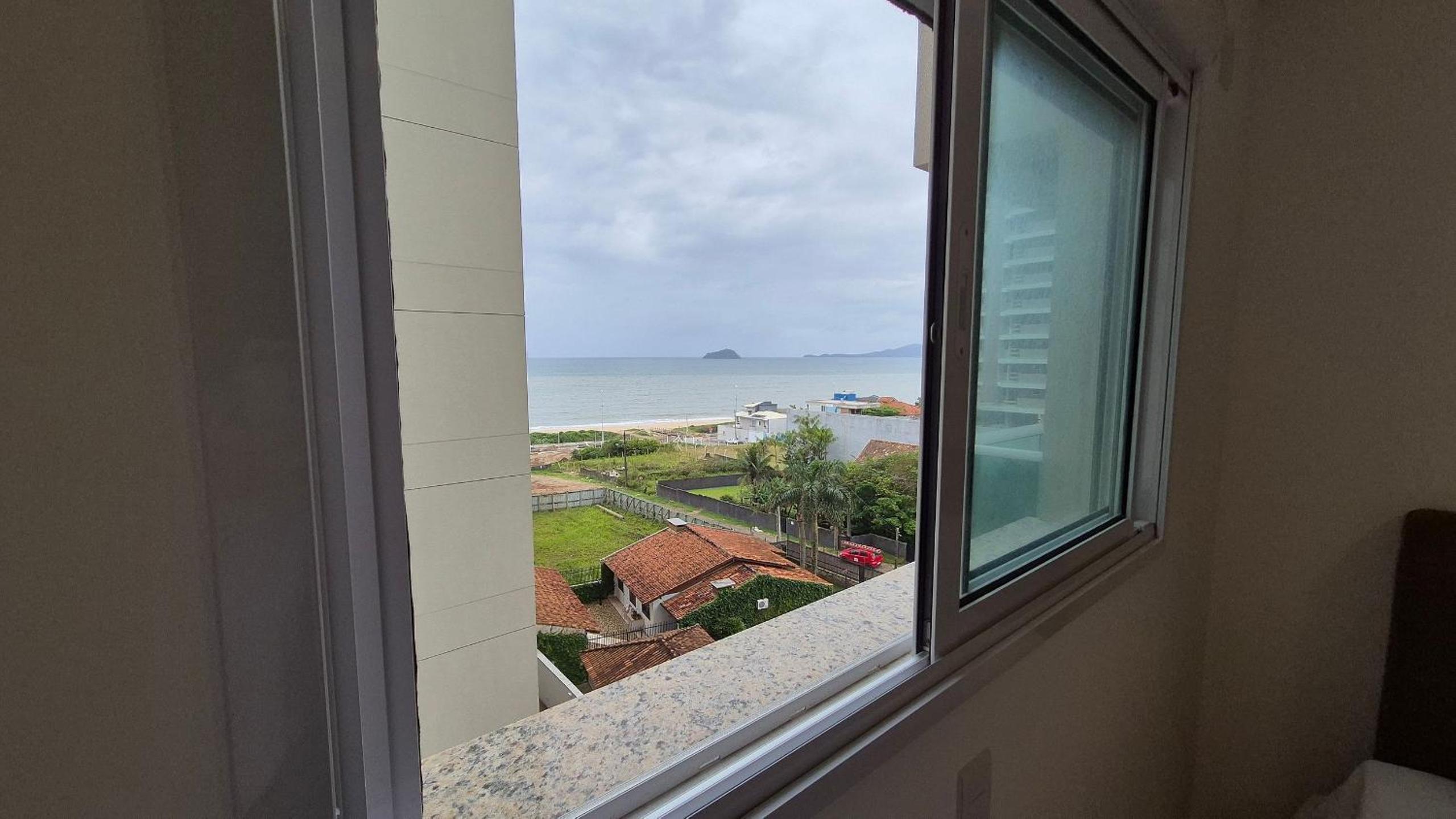 Seafront condominium with pool - SHC
