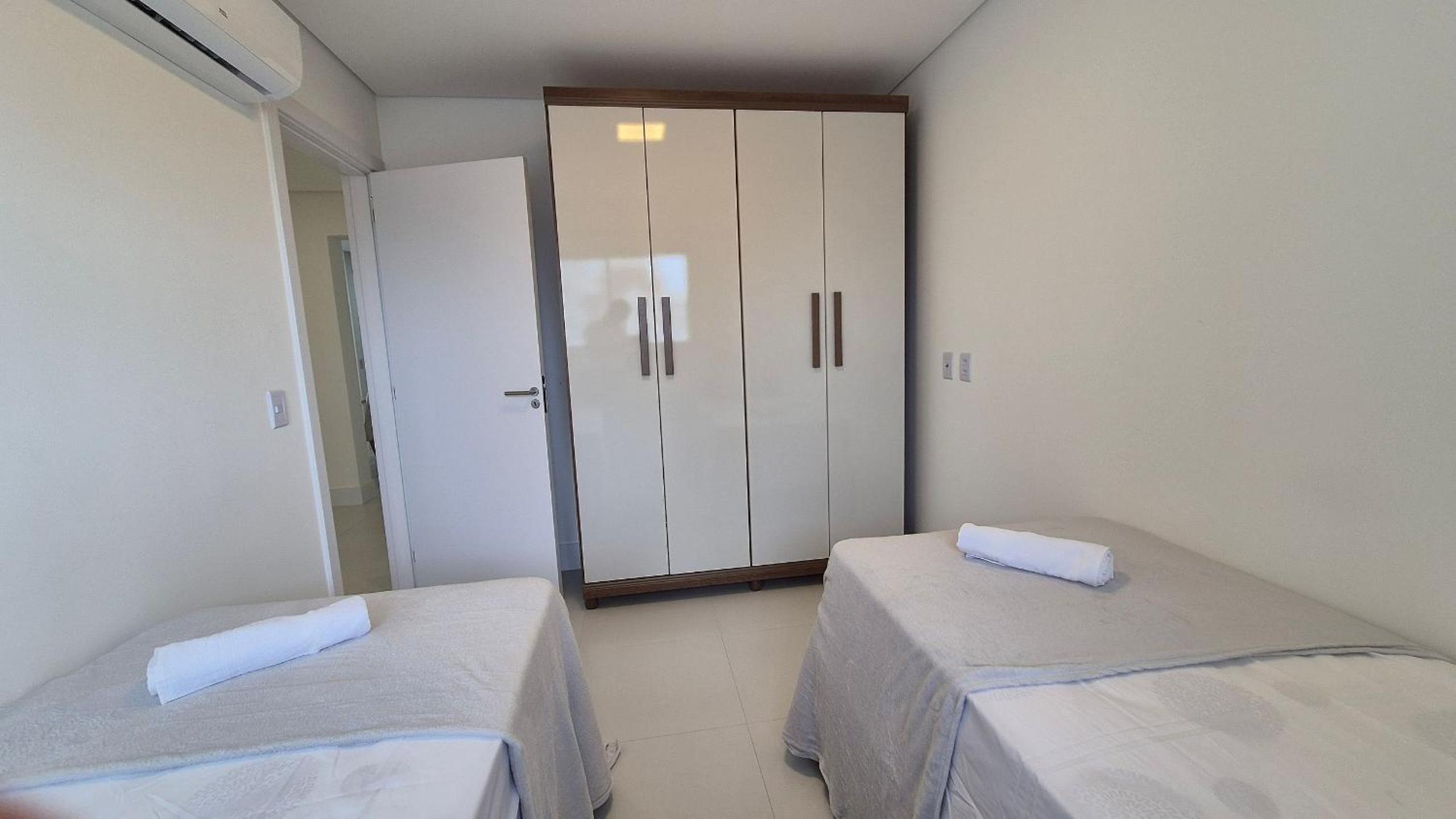Seafront condominium with pool - SHC