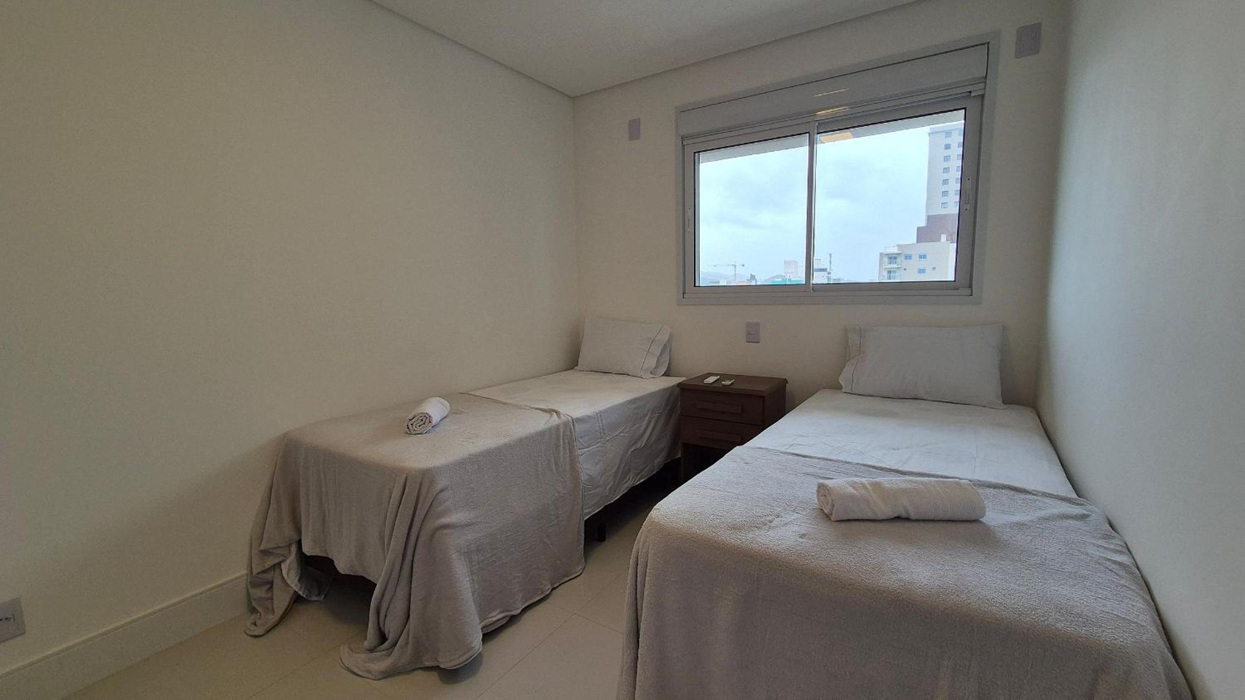 Seafront condominium with pool - SHC