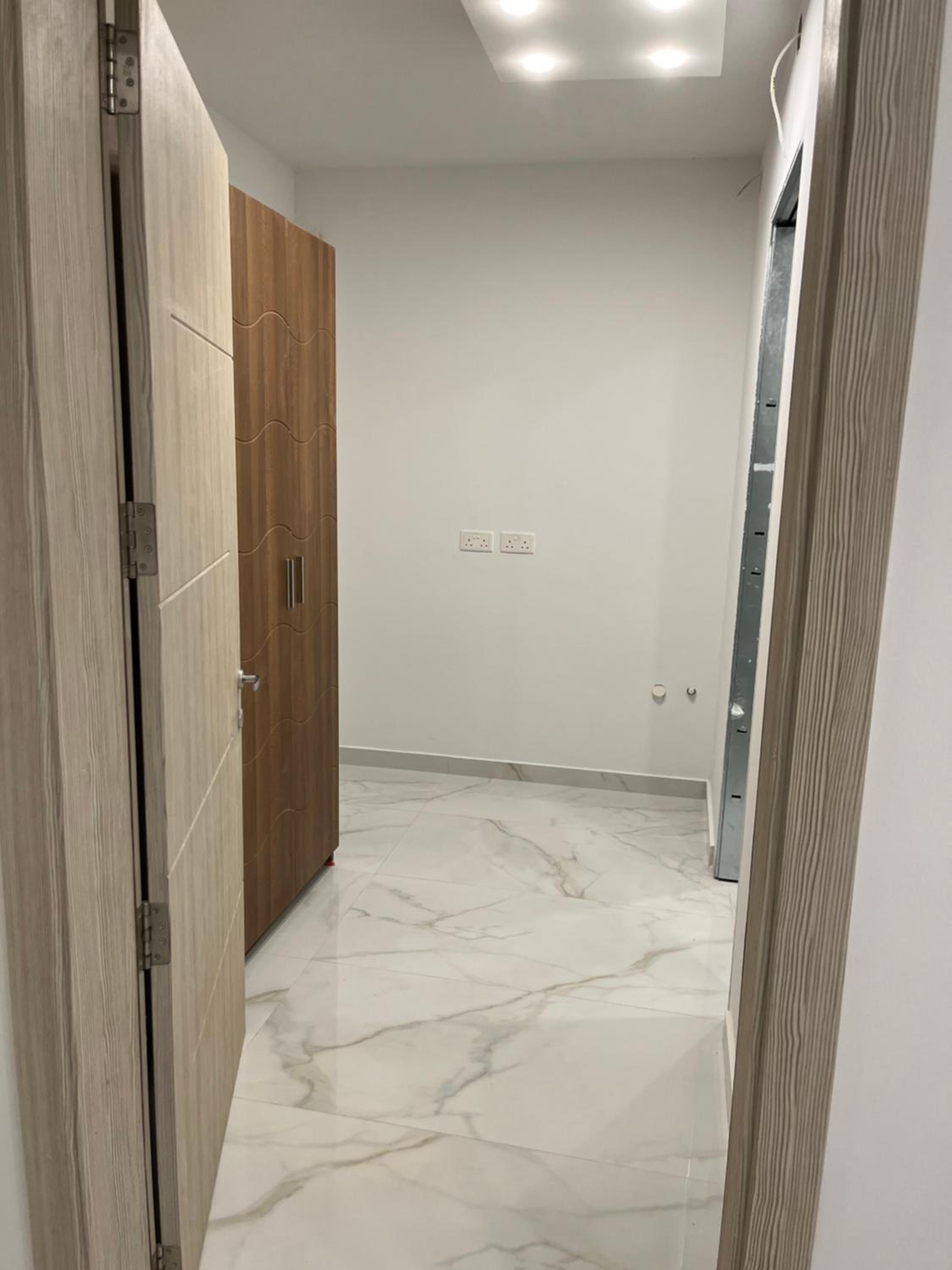 Free WiFi - 2 min walk to sea - Modern 2 BR Corner Ground Floor Apartment with large terrace balcony - Superb Location - Qawra photo 5