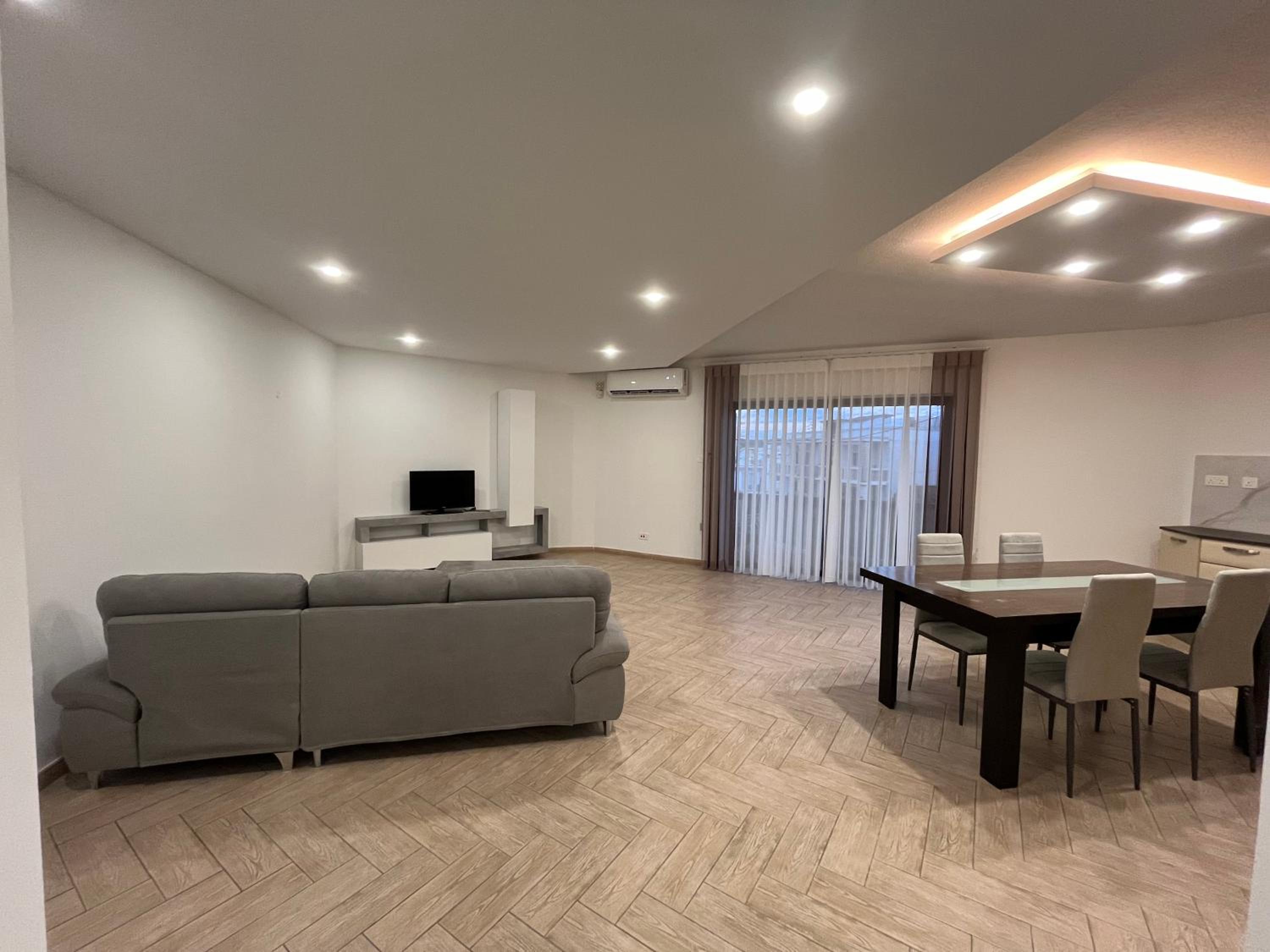 Free WiFi - 2 min walk to sea - Modern 2 BR Corner Ground Floor Apartment with large terrace balcony - Superb Location - Qawra photo 4