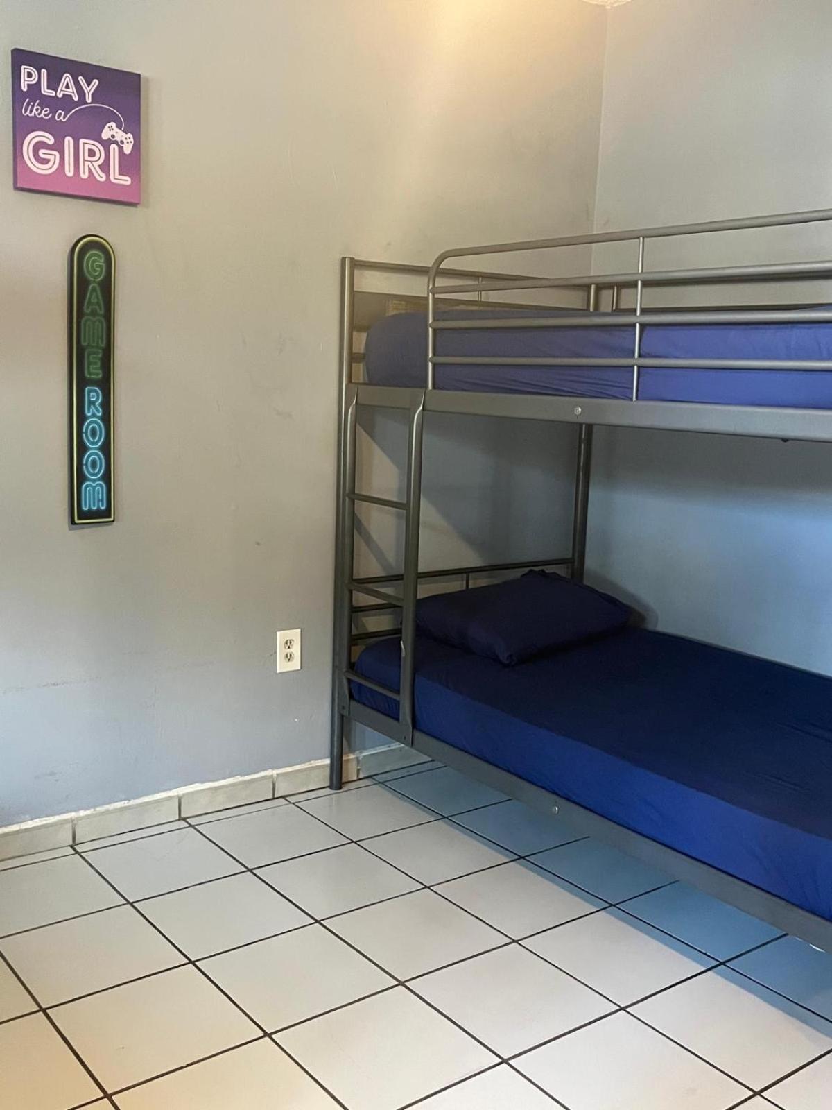 Beds & Sheets little Havana