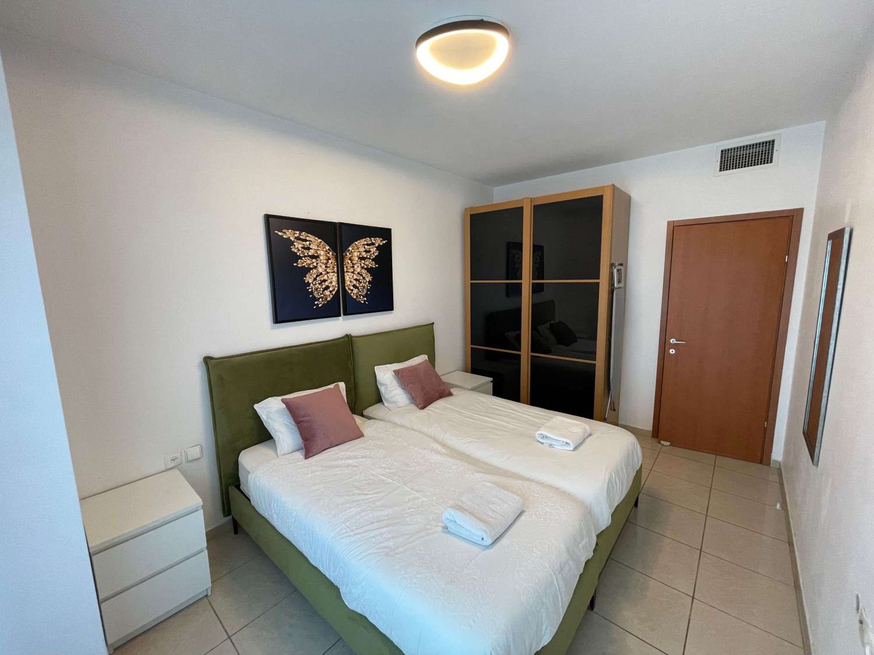 Bright Mahane Yehuda 1 BR with Private Terrace