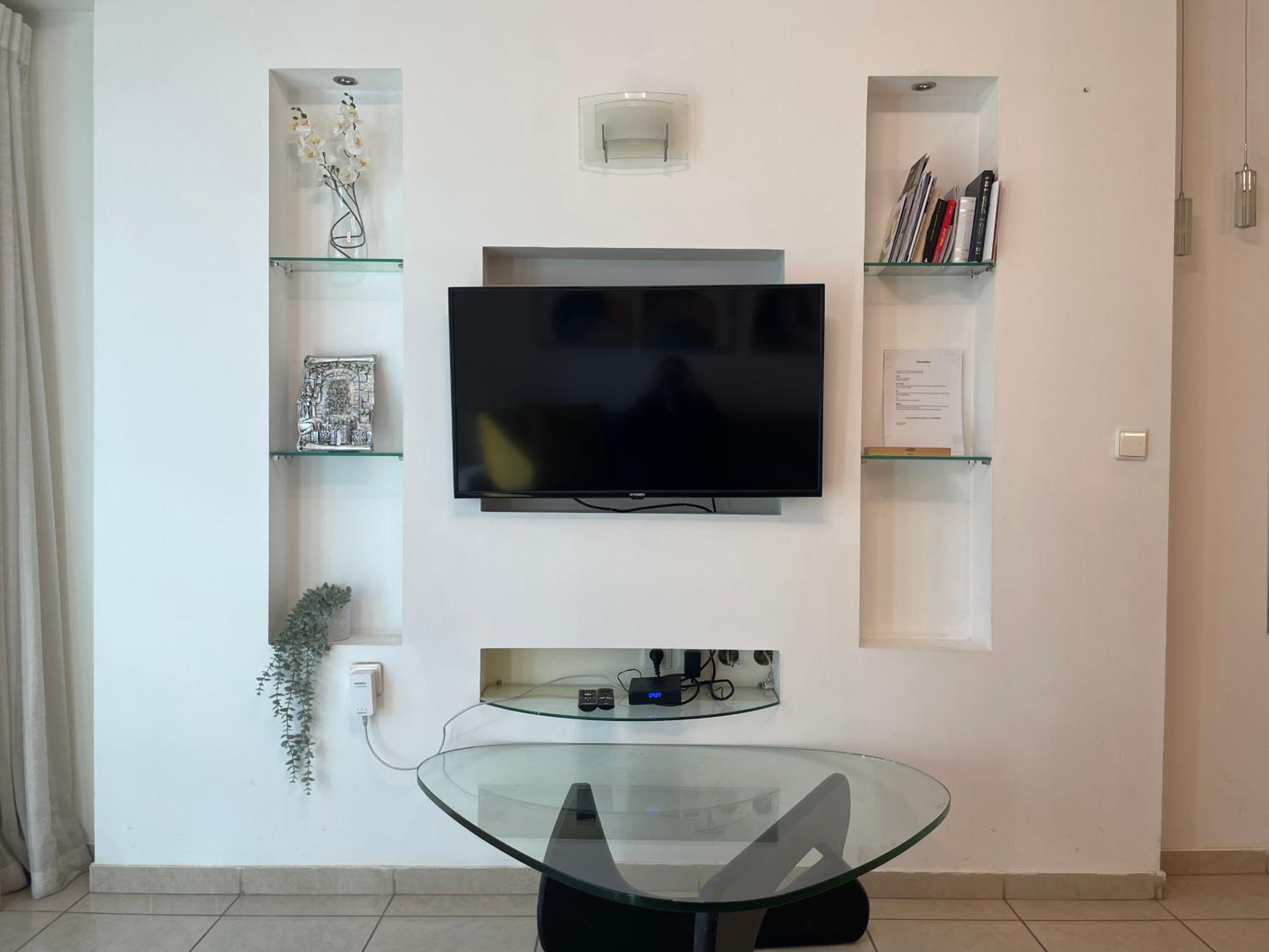 Bright Mahane Yehuda 1 BR with Private Terrace