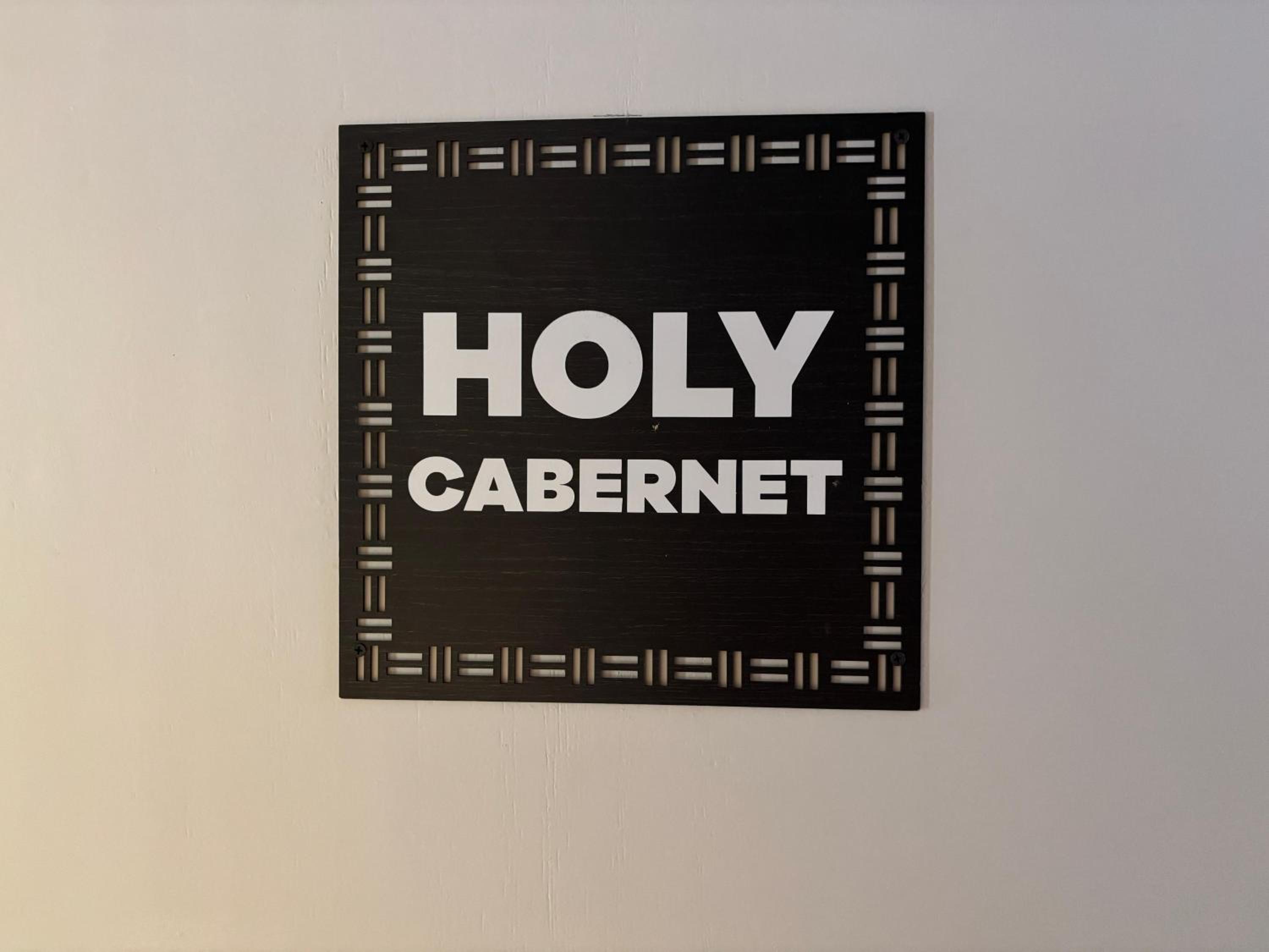 HOLY WINE te ofrece DIFERENTES alternativas DEPARTAMENTO COMPLETO o SUITES Puedes elegir cual se adecua a tu necesidad en su descripción, recorrido fotográ