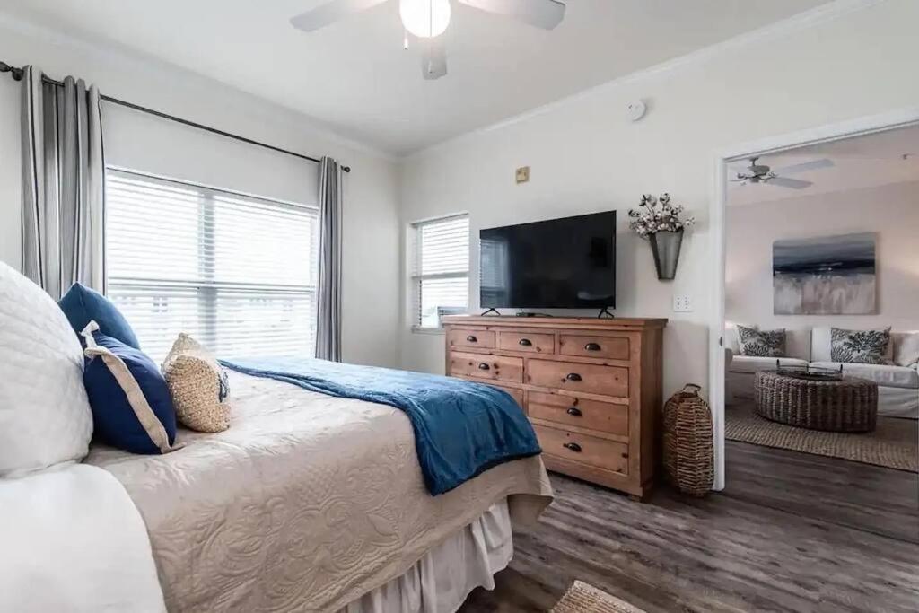 Miramar Beach - steps from private beach access!