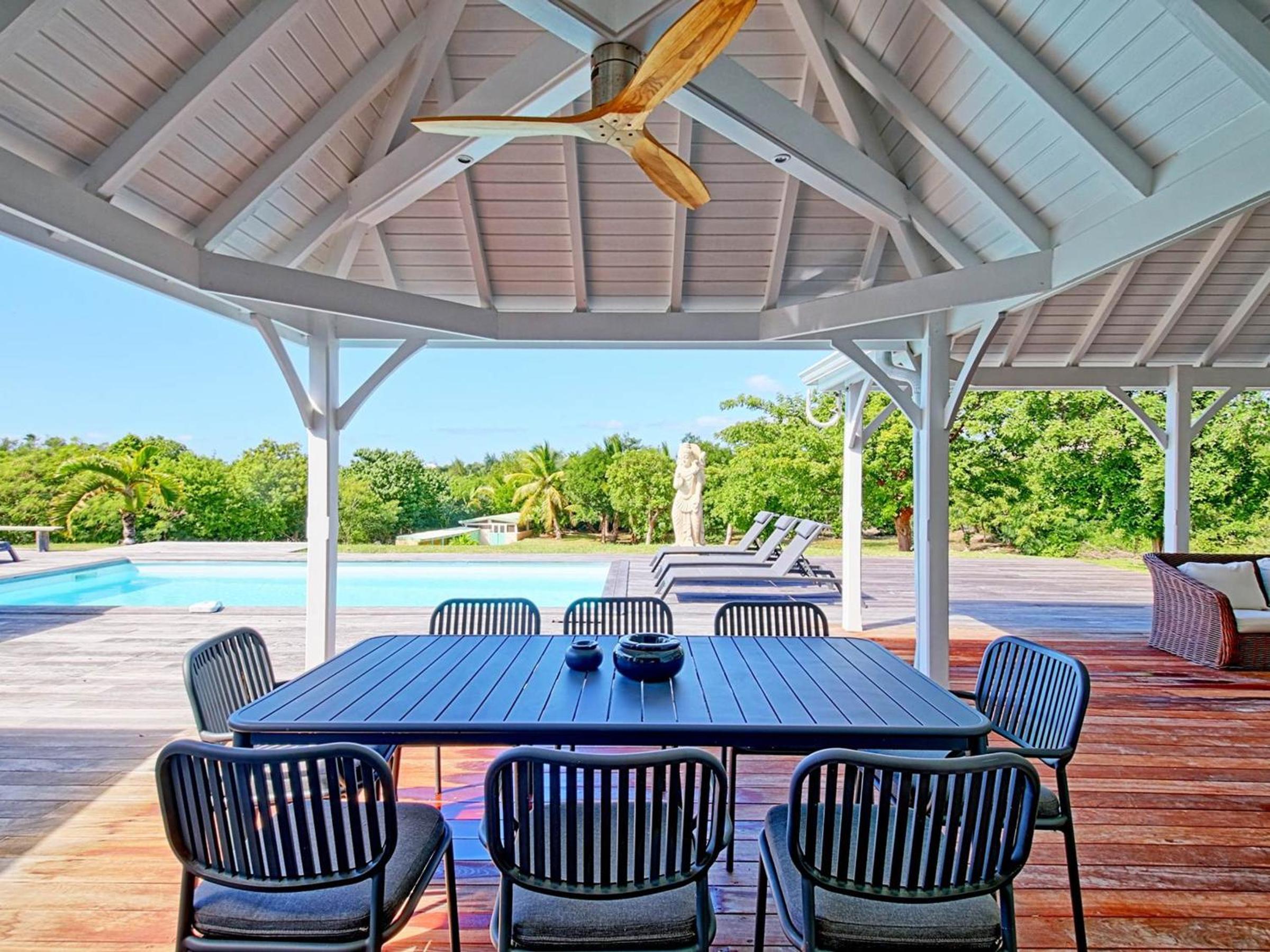 Luxueuse Villa avec Piscine Privée et Jardin dans un Cadre Sécurisé à Terres Basses, Marigot - FR-1-734-12