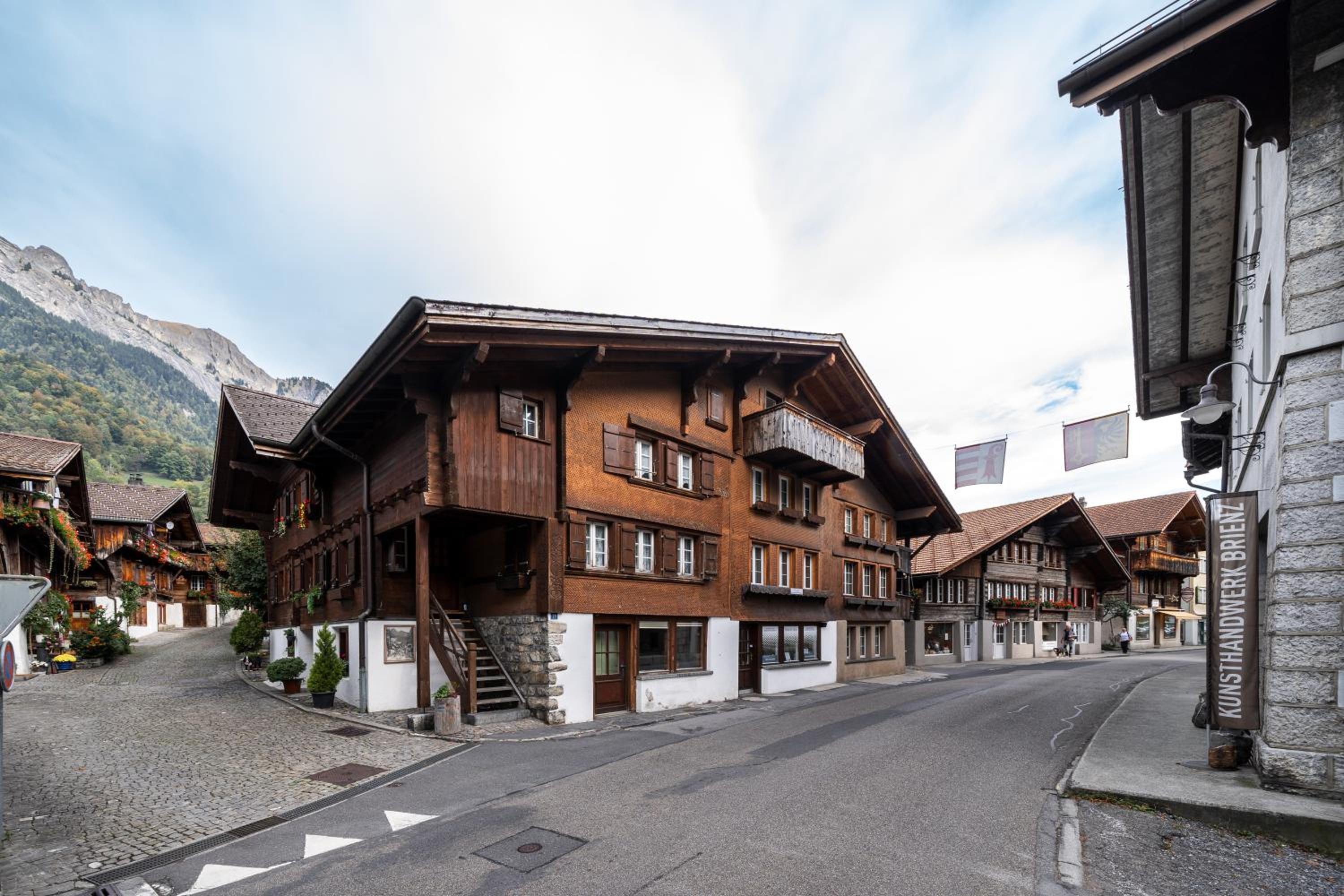 Large apt in town center next to Brunngasse & near lake