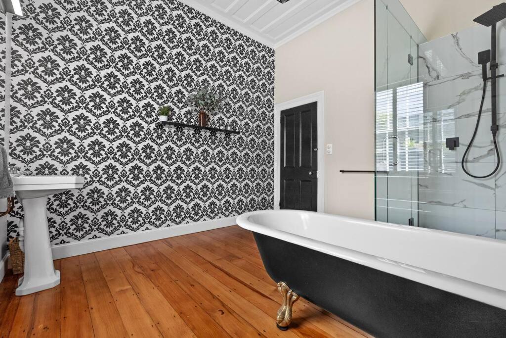 Luxury Villa on Napier Hill view 3