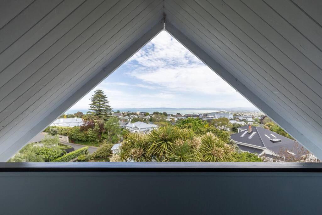 Luxury Villa on Napier Hill view 5