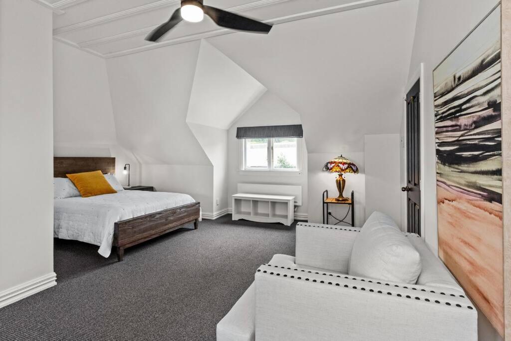Luxury Villa on Napier Hill view 4