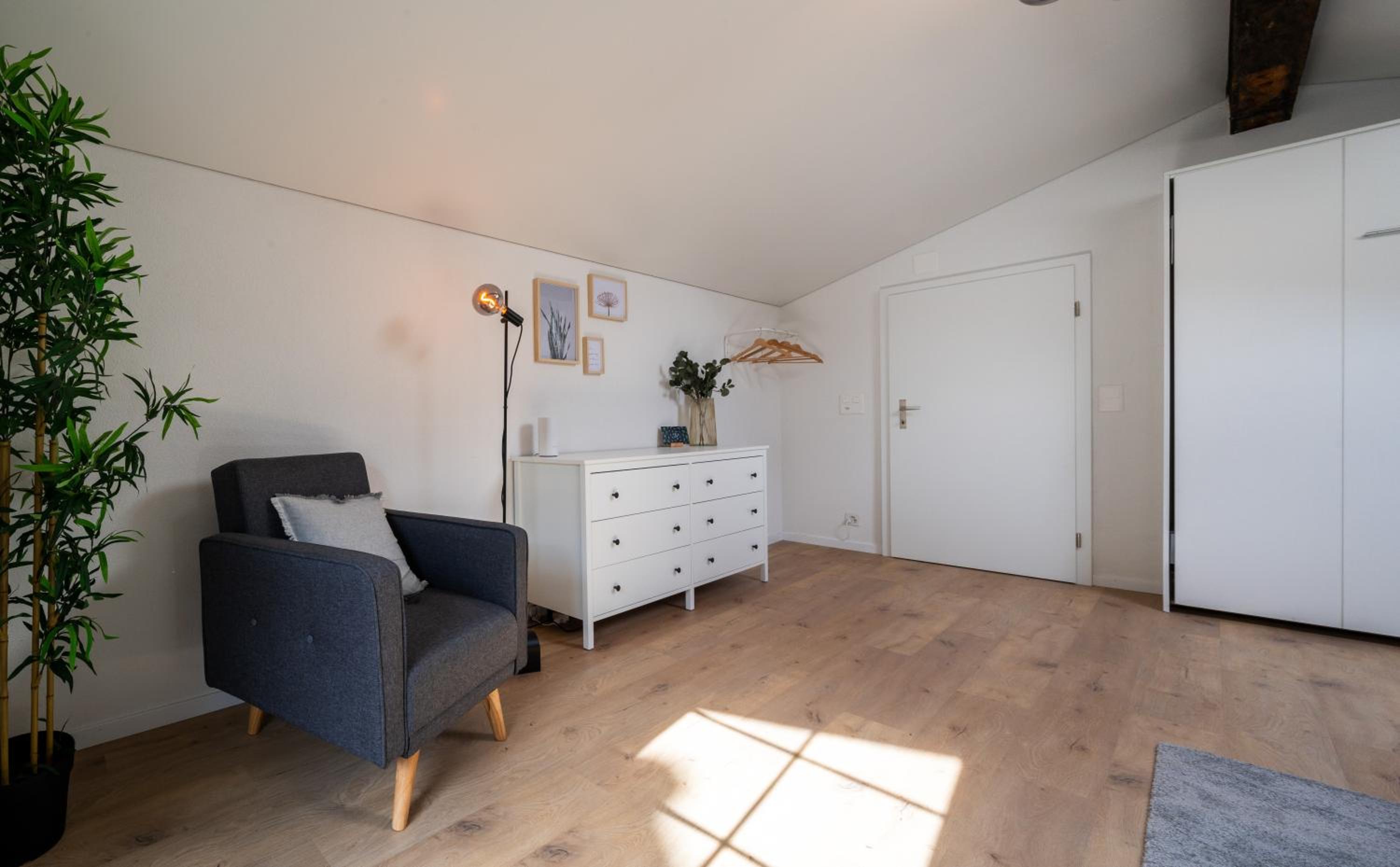 Large apt in town center next to Brunngasse & near lake