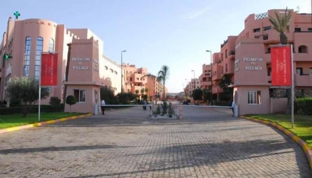 Cosy 2 Bedrooms City Center Flat stay with 5 Pools view 5