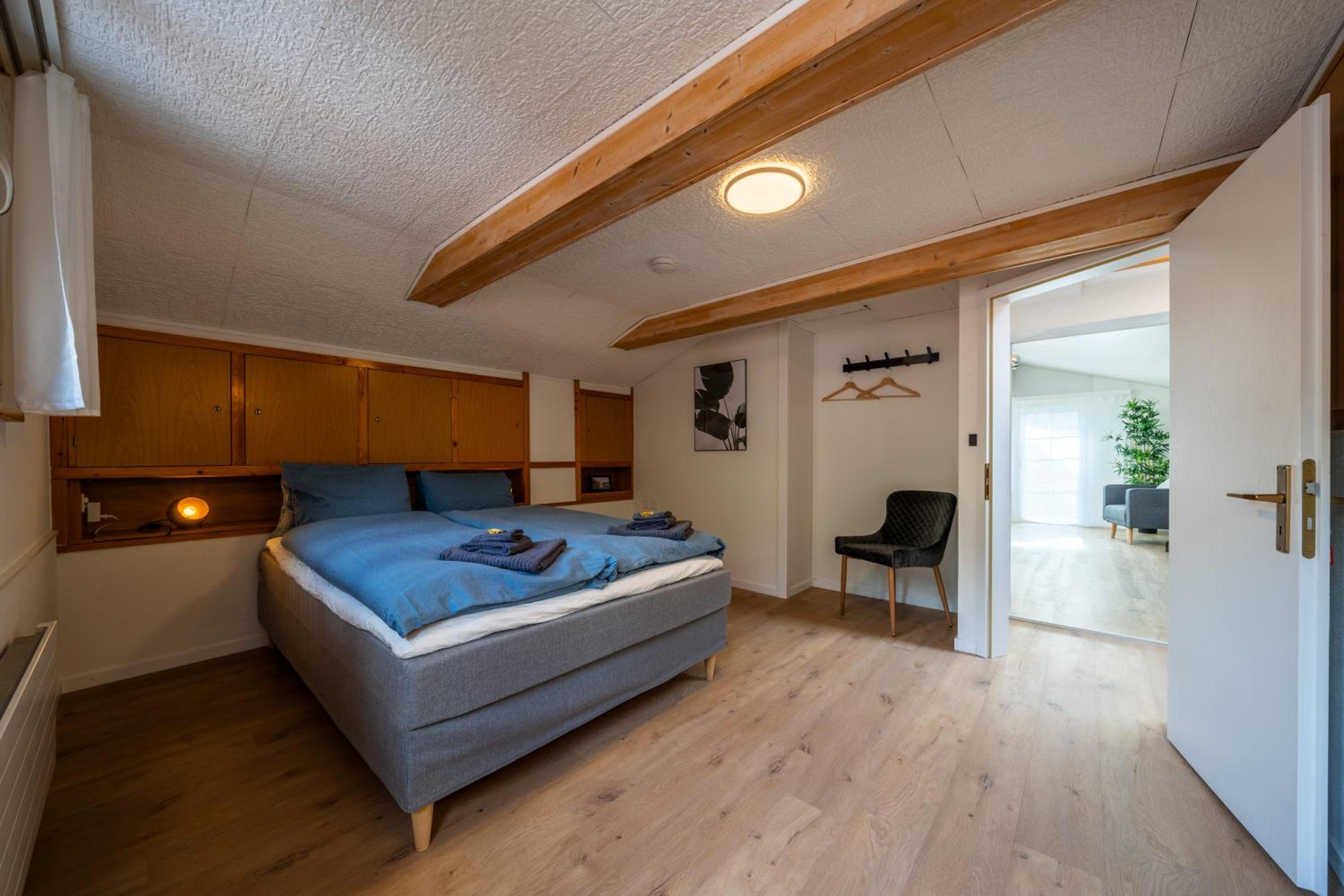 Large apt in town center next to Brunngasse & near lake