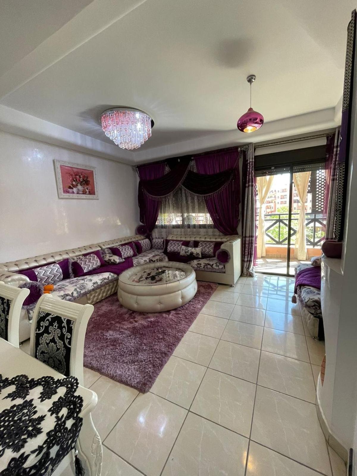 Cosy 2 Bedrooms City Center Flat stay with 5 Pools view 2