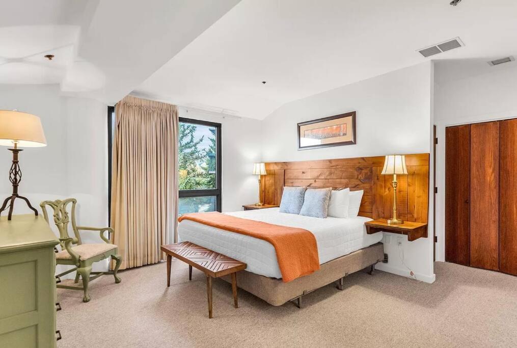 SilverKing Mountainside Penthouse Suite view 3