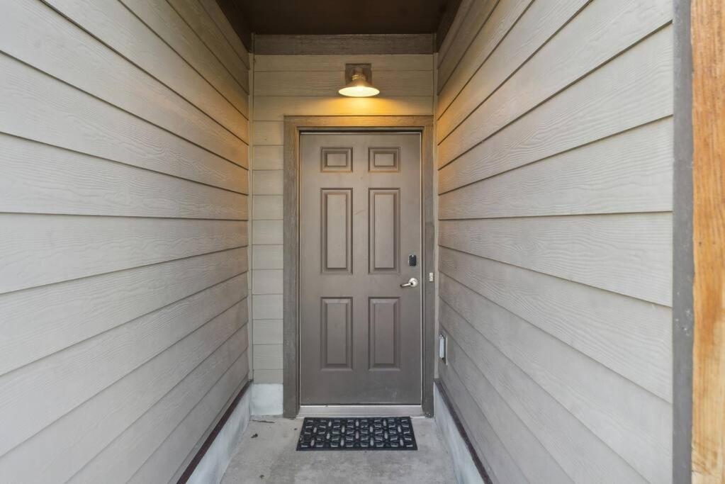 Bear Hollow 5 Bedroom 4 Bathroom Plus Hot Tub Minutes from Slopes view 3