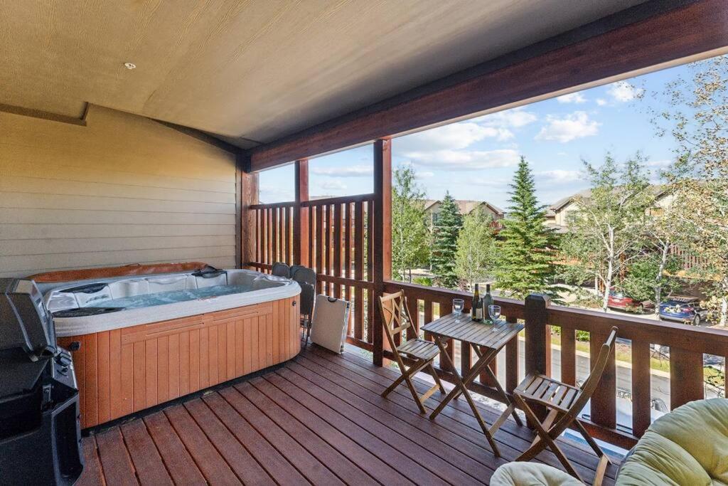 Bear Hollow 5 Bedroom 4 Bathroom Plus Hot Tub Minutes from Slopes view 4