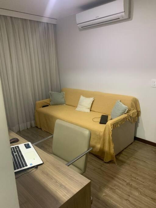 Flat charmoso com linda vista