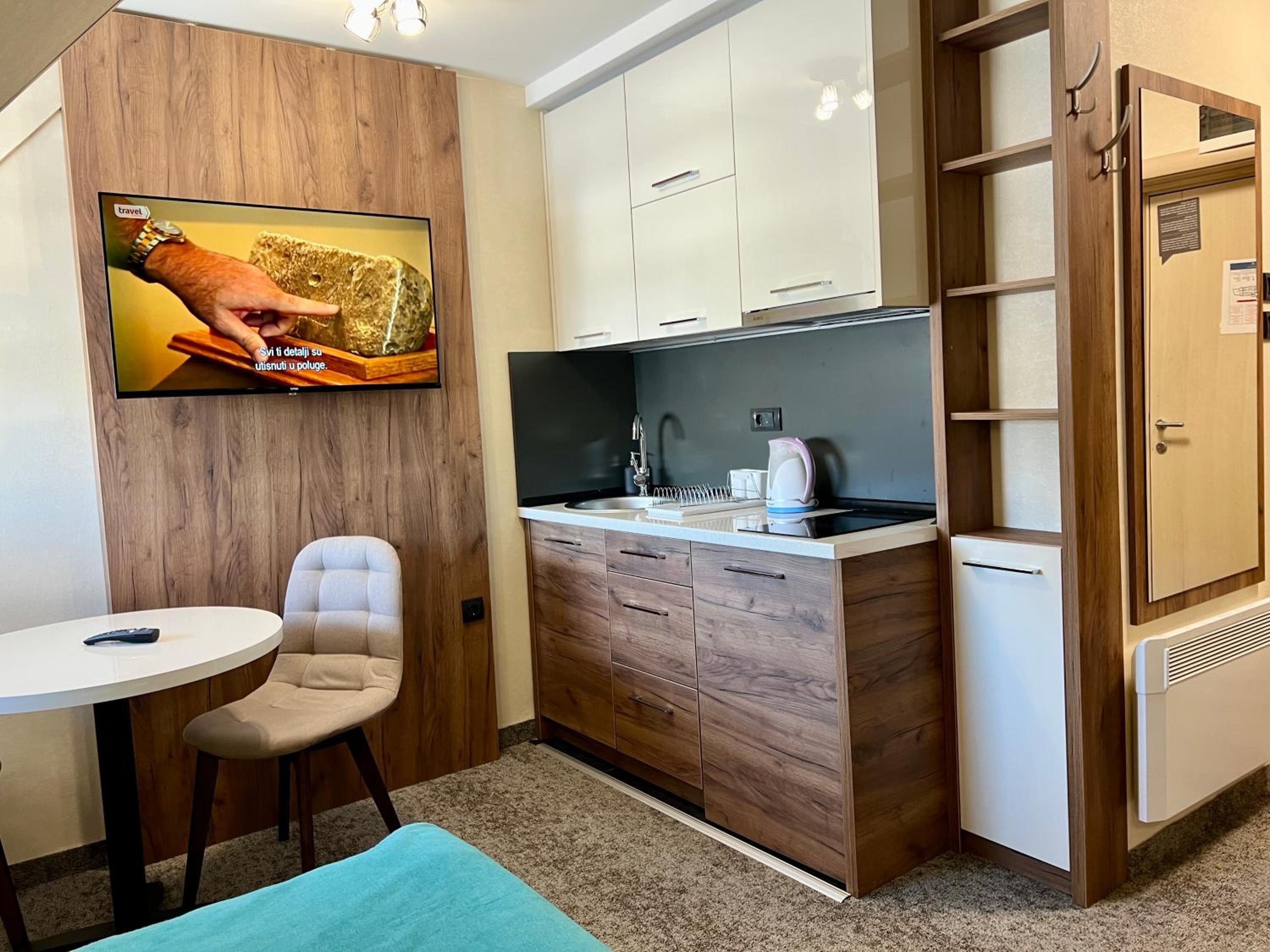 Select Lux Angella-Konaci
