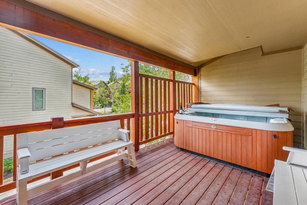 4 Bedroom 3 Bathroom and Hot Tub Minutes from Slopes
